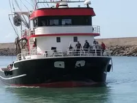 মাছ ধরার জাহাজ বিক্রির জন্য