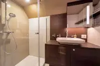 ক্রুজ জাহাজ বিক্রির জন্য
