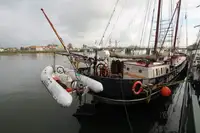 ইয়ট বিক্রির জন্য