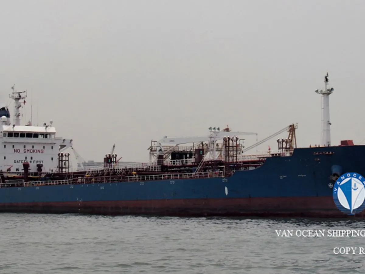 তেল/রাসায়নিক ট্যাঙ্কার বিক্রির জন্য
