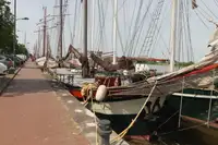 ভাসমান হোটেল বিক্রির জন্য