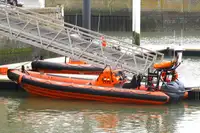 কন্টেইনার জাহাজ বিক্রির জন্য