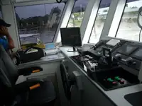টহল নৌকা বিক্রির জন্য