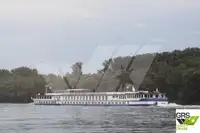 ক্রুজ জাহাজ বিক্রির জন্য