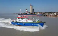 টহল নৌকা বিক্রির জন্য