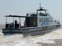 টহল নৌকা বিক্রির জন্য