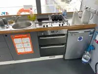 কন্টেইনার জাহাজ বিক্রির জন্য