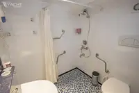 ক্রুজ জাহাজ বিক্রির জন্য