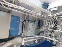 সরাসরি মাছবাহী জাহাজ বিক্রির জন্য