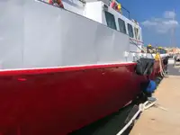 কন্টেইনার জাহাজ বিক্রির জন্য