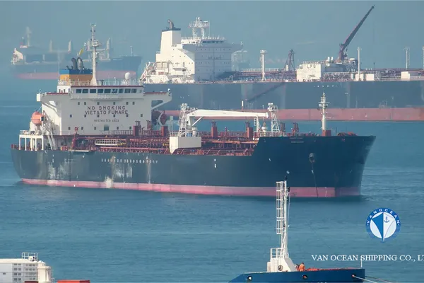 Oil/Chemical tanker for sale
