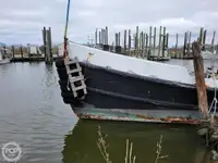 সরবরাহ জাহাজ বিক্রির জন্য