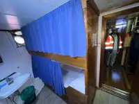 কন্টেইনার জাহাজ বিক্রির জন্য