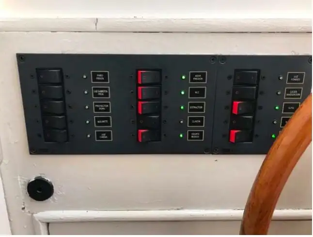 ক্রুজ জাহাজ বিক্রির জন্য