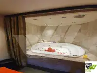 ক্রুজ জাহাজ বিক্রির জন্য