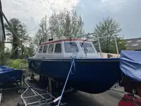 টহল নৌকা বিক্রির জন্য