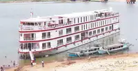 ক্রুজ জাহাজ বিক্রির জন্য