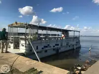 ক্রুজ জাহাজ বিক্রির জন্য