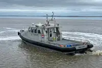 ক্রু বোট বিক্রির জন্য