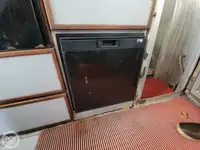 লাইফবোট বিক্রির জন্য