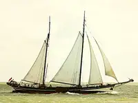 ইয়ট বিক্রির জন্য