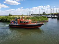 কন্টেইনার জাহাজ বিক্রির জন্য