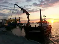 ওয়ার্কবোট বিক্রির জন্য