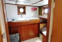 ক্রেন জাহাজ বিক্রির জন্য