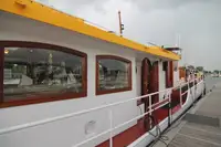 ক্রুজ জাহাজ বিক্রির জন্য