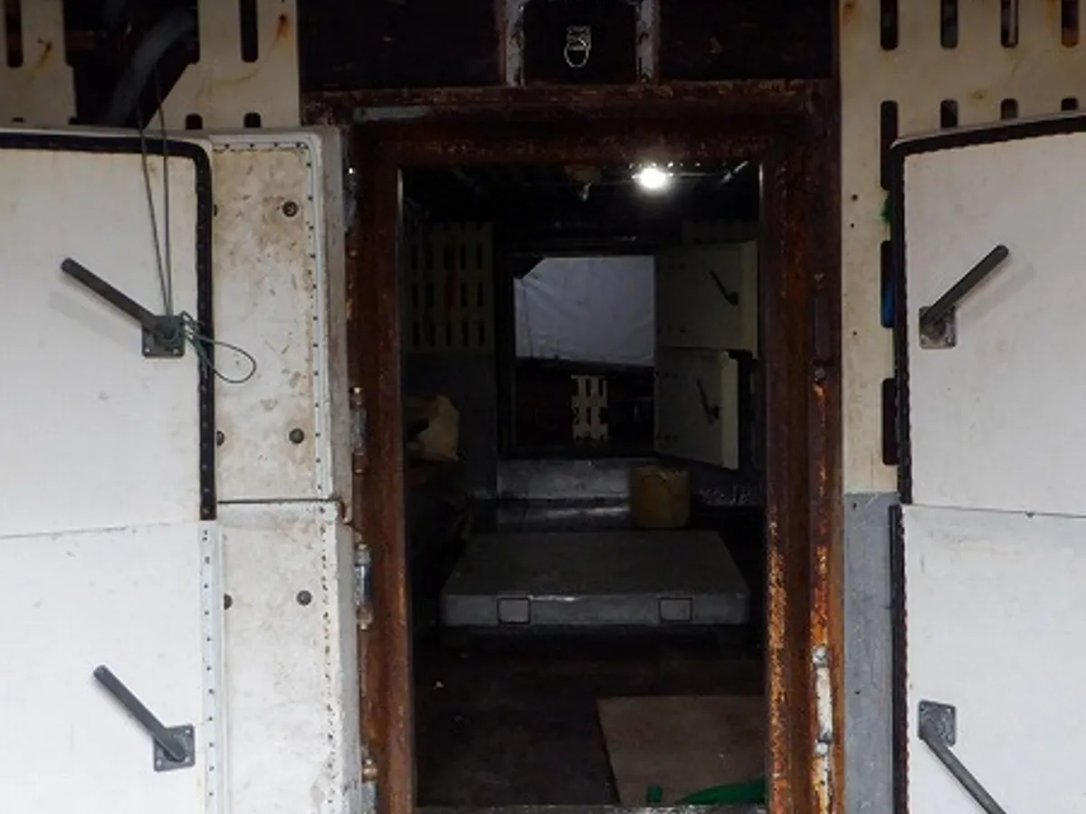 লংলাইনার বিক্রির জন্য