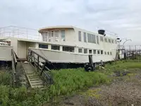 ফেরি জাহাজ বিক্রির জন্য
