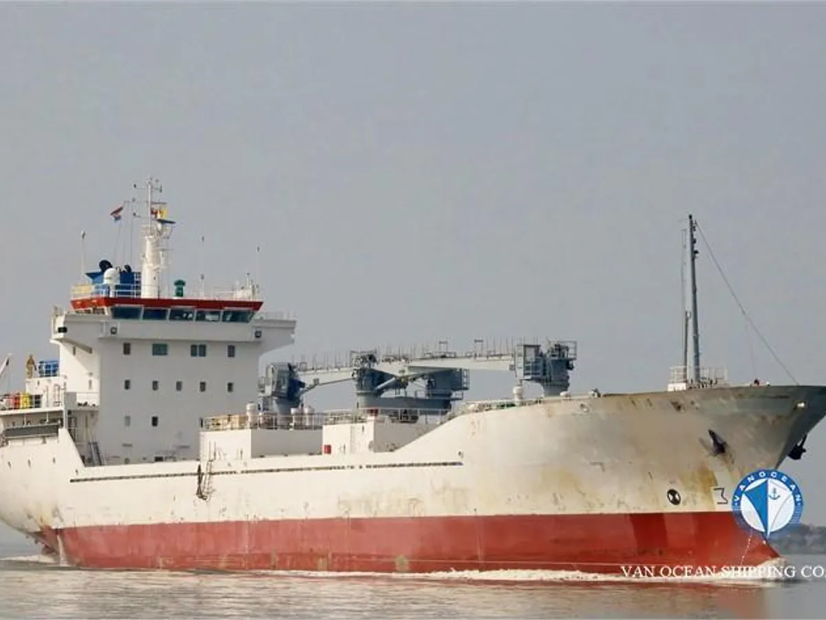 রিফার জাহাজ বিক্রির জন্য