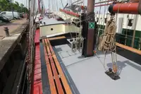 ভাসমান হোটেল বিক্রির জন্য