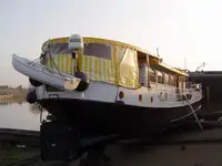 ক্রুজ জাহাজ বিক্রির জন্য
