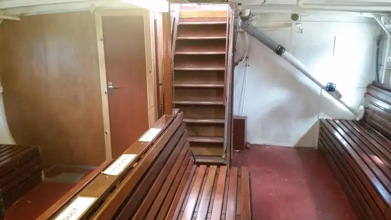 ক্রুজ জাহাজ বিক্রির জন্য