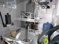 সরাসরি মাছবাহী জাহাজ বিক্রির জন্য