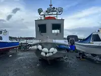 টহল নৌকা বিক্রির জন্য