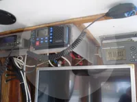সরাসরি মাছবাহী জাহাজ বিক্রির জন্য