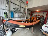ওয়ার্কবোট বিক্রির জন্য