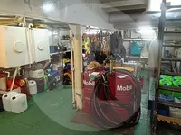 ক্রেন জাহাজ বিক্রির জন্য