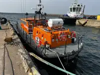 ক্রু বোট বিক্রির জন্য