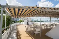 ক্রুজ জাহাজ বিক্রির জন্য