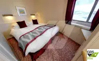 ক্রুজ জাহাজ বিক্রির জন্য