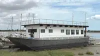 আবাসন বার্জ বিক্রির জন্য
