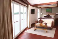 ক্রুজ জাহাজ বিক্রির জন্য