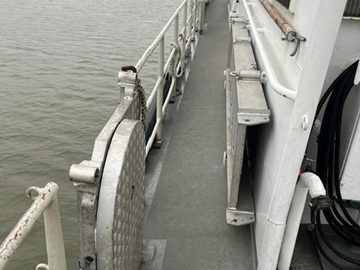 প্যাট্রোল বোট বিক্রির জন্য