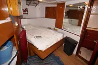 গবেষণা জাহাজ বিক্রির জন্য
