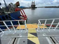 কন্টেইনার জাহাজ বিক্রির জন্য