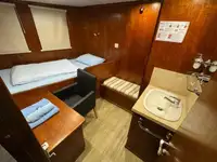 কন্টেইনার জাহাজ বিক্রির জন্য