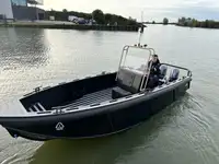 টহল নৌকা বিক্রির জন্য